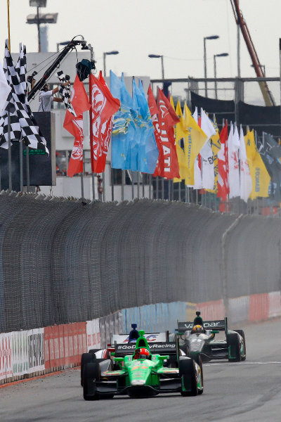 4-5 May, 2013, Sao Paulo, Brazil
James Hinchcliffe takes the checkered flag and win
© 2013, Michael L. Levitt
LAT Photo USA