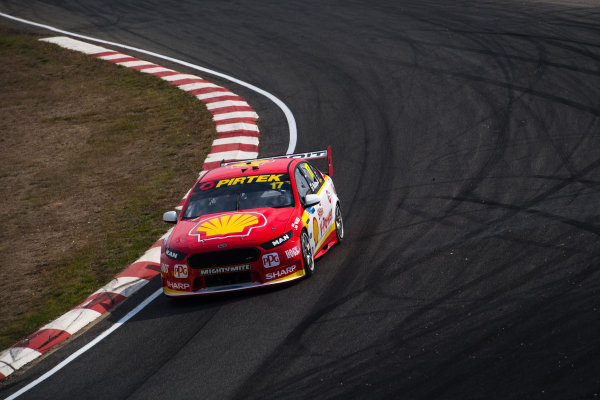 2017 Supercars Championship Round 2.
Tasmania SuperSprint, Simmons Plains Raceway, Tasmania, Australia.
Friday April 7th to Sunday April 9th 2017.
Scott McLaughlin drives the #17 Shell V-Power Racing Team Ford Falcon FGX.
World Copyright: Daniel Kalisz/LAT Images
Ref: Digital Image 070417_VASCR2_DKIMG_0698.JPG 2017 Supercars Championship Round 2.
Tasmania SuperSprint, Simmons Plains Raceway, Tasmania, Australia.
Friday April 7th to Sunday April 9th 2017.
Scott McLaughlin drives the #17 Shell V-Power Racing Team Ford Falcon FGX.
World Copyright: Daniel Kalisz/LAT Images
Ref: Digital Image 070417_VASCR2_DKIMG_0698.JPG