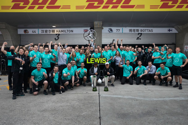 Shanghai International Circuit, Shanghai, China. 
Sunday 9 April 2017.
Lewis Hamilton, Mercedes AMG, 1st Position, Valtteri Bottas, Mercedes AMG, and the Mercedes team celebrate victory.
World Copyright: Steve Etherington/LAT Images
ref: Digital Image SNE19080