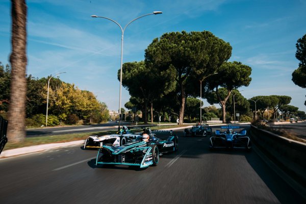 2017/2018 FIA Formula E Championship.
Street Demonstration - Rome, Italy.
Nelson Piquet Jr. (BRA), Panasonic Jaguar Racing, Jaguar I-Type II leads Lucas Di Grassi (BRA), Audi Sport ABT Schaeffler, Audi e-tron FE04 leads Sebastien Buemi (SUI), Renault e.Dams, Renault Z.E 17 leads Luca Filippi (ITA), NIO Formula E Team, NextEV NIO Sport 003.
Thursday 19 October 2017.
Photo: Malcom Griffiths/LAT/Formula E
ref: Digital Image MALC0572