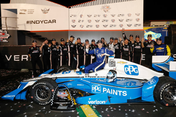 Verizon IndyCar Series
Bommarito Automotive Group 500
Gateway Motorsports Park, Madison, IL USA
Saturday 26 August 2017
Winner Josef Newgarden, Team Penske Chevrolet celebrates with his team
World Copyright: Michael L. Levitt
LAT Images