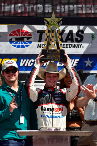 2017 NASCAR Xfinity Series
My Bariatric Solutions 300
Texas Motor Speedway, Fort Worth, TX USA
Saturday 8 April 2017
Erik Jones, Game Stop/ GAEMS Toyota Camry in Sunoco Victory Lane
World Copyright: Logan Whitton/LAT Images
ref: Digital Image 17TEX1LW2084