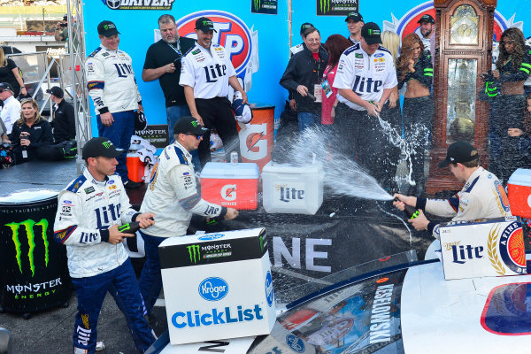 2017 Monster Energy NASCAR Cup Series
STP 500
Martinsville Speedway, Martinsville, VA USA
Sunday 2 April 2017
Brad Keselowski and team celebrate in victory lane
World Copyright: Logan Whitton/LAT Images
ref: Digital Image 17MART1LW2774 2017 Monster Energy NASCAR Cup Series
STP 500
Martinsville Speedway, Martinsville, VA USA
Sunday 2 April 2017
Brad Keselowski and team celebrate in victory lane
World Copyright: Logan Whitton/LAT Images
ref: Digital Image 17MART1LW2774
