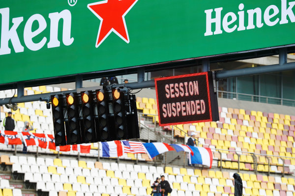 Shanghai International Circuit, Shanghai, China.
Friday 07 April 2017.
A board signals that the FP1 session is suspended; owing to the medical helicopter being unable to land in the designated hospital in Shanghai.
World Copyright: Steven Tee/LAT Images
ref: Digital Image _R3I1748 Shanghai International Circuit, Shanghai, China.
Friday 07 April 2017.
A board signals that the FP1 session is suspended; owing to the medical helicopter being unable to land in the designated hospital in Shanghai.
World Copyright: Steven Tee/LAT Images
ref: Digital Image _R3I1748