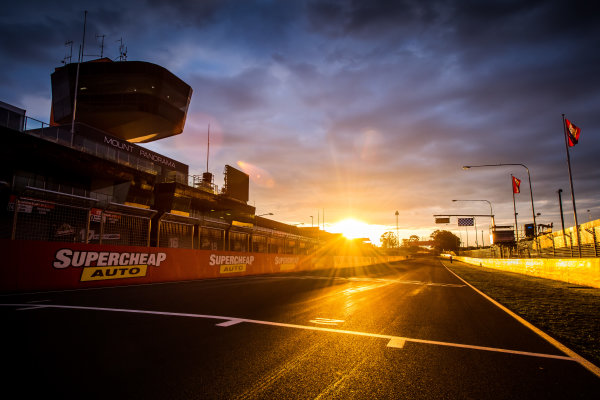 2017 Supercars Championship Round 11.
Bathurst 1000, Mount Panorama, New South Wales, Australia.
Tuesday 3rd October to Sunday 8th October 2017.
Start finish line.
World Copyright: Daniel Kalisz/LAT Images
Ref: Digital Image 031017_VASCR11_DKIMG_0089.jpg 2017 Supercars Championship Round 11.
Bathurst 1000, Mount Panorama, New South Wales, Australia.
Tuesday 3rd October to Sunday 8th October 2017.
Start finish line.
World Copyright: Daniel Kalisz/LAT Images
Ref: Digital Image 031017_VASCR11_DKIMG_0089.jpg