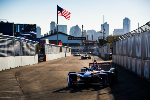 2016/2017 FIA Formula E Championship.
Round 10 - New York City ePrix, Brooklyn, New York, USA.
Sunday 16 July 2017.
Alex Lynn (GBR), DS Virgin Racing, Spark-Citroen, Virgin DSV-02.
Photo: Sam Bloxham/LAT/Formula E
ref: Digital Image _J6I4155 2016/2017 FIA Formula E Championship.
Round 10 - New York City ePrix, Brooklyn, New York, USA.
Sunday 16 July 2017.
Alex Lynn (GBR), DS Virgin Racing, Spark-Citroen, Virgin DSV-02.
Photo: Sam Bloxham/LAT/Formula E
ref: Digital Image _J6I4155
