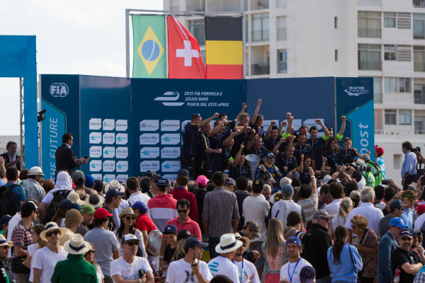 2015/2016 FIA Formula E Championship.
Punta del Este ePrix, Punta del Este, Uruguay.
Saturday 19 December 2015.
Sebastien Buemi (SUI), Renault e.Dams Z.E.15 and the e.Dams Renault team on the podium.
Photo: Zak Mauger/LAT/Formula E
ref: Digital Image _L0U9099