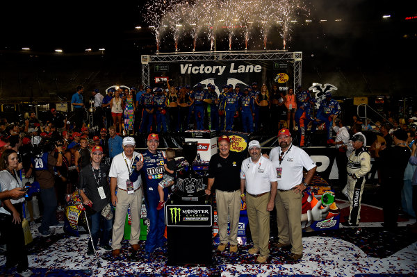 Monster Energy NASCAR Cup Series
Bass Pro Shops NRA Night Race
Bristol Motor Speedway, Bristol, TN USA
Saturday 19 August 2017
Kyle Busch, Joe Gibbs Racing, M&M's Caramel Toyota Camry wins
World Copyright: Rusty Jarrett
LAT Images Monster Energy NASCAR Cup Series
Bass Pro Shops NRA Night Race
Bristol Motor Speedway, Bristol, TN USA
Saturday 19 August 2017
Kyle Busch, Joe Gibbs Racing, M&M's Caramel Toyota Camry wins
World Copyright: Rusty Jarrett
LAT Images