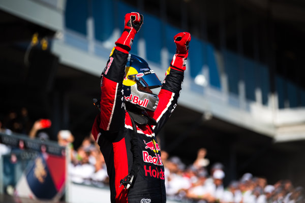 2017 Supercars Championship Round 1.
Clipsal 500, Adelaide, South Australia, Australia.
Thursday March 2nd to Sunday March 5th 2017.
Shane Van Gisbergen driver of the #97 Red Bull Holden Racing Team Holden Commodore VF.
World Copyright: Daniel Kalisz/LAT Images
Ref: Digital Image 040317_VASCR1_DKIMG_6098.JPG 2017 Supercars Championship Round 1.
Clipsal 500, Adelaide, South Australia, Australia.
Thursday March 2nd to Sunday March 5th 2017.
Shane Van Gisbergen driver of the #97 Red Bull Holden Racing Team Holden Commodore VF.
World Copyright: Daniel Kalisz/LAT Images
Ref: Digital Image 040317_VASCR1_DKIMG_6098.JPG