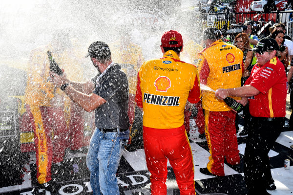 Monster Energy NASCAR Cup Series
Toyota Owners 400
Richmond International Raceway, Richmond, VA USA
Sunday 30 April 2017
Joey Logano, Team Penske, Shell Pennzoil Ford Fusion wins.
World Copyright: Rusty Jarrett
LAT Images
ref: Digital Image 17RIC1rj_4445