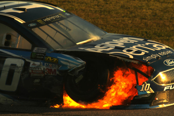 Monster Energy NASCAR Cup Series
Ford EcoBoost 400
Homestead-Miami Speedway, Homestead, FL USA
Sunday 19 November 2017
Danica Patrick, Stewart-Haas Racing, Aspen Dental Ford Fusion crash fire
World Copyright: Michael L. Levitt
LAT Images