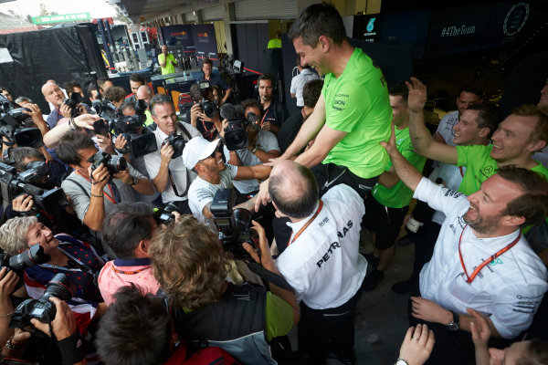 Autodromo Hermanos Rodriguez, Mexico City, Mexico.
Sunday 29 October 2017.
Lewis Hamilton, Mercedes AMG, celebrates with his team after securing the world drivers championship title for the fourth time.
World Copyright: Steve Etherington/LAT Images 
ref: Digital Image SNE14524
