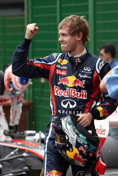 Interlagos, Sao Paulo, Brazil.
26th November 2011.
Sebastian Vettel, Red Bull Racing RB7 Renault, celebrates pole in Parc Ferme. Portrait. Helmets.
World Copyright: Steve Etherington/LAT Photographic
ref: Digital Image SNE27483 Interlagos, Sao Paulo, Brazil.
26th November 2011.
Sebastian Vettel, Red Bull Racing RB7 Renault, celebrates pole in Parc Ferme. Portrait. Helmets.
World Copyright: Steve Etherington/LAT Photographic
ref: Digital Image SNE27483