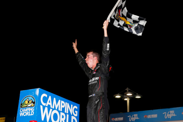 NASCAR Camping World Truck Series
Las Vegas 350
Las Vegas Motor Speedway, Las Vegas, NV USA
Saturday 30 September 2017
Ben Rhodes, Safelite Auto Glass Toyota Tundra
World Copyright: Russell LaBounty
LAT Images NASCAR Camping World Truck Series
Las Vegas 350
Las Vegas Motor Speedway, Las Vegas, NV USA
Saturday 30 September 2017
Ben Rhodes, Safelite Auto Glass Toyota Tundra
World Copyright: Russell LaBounty
LAT Images