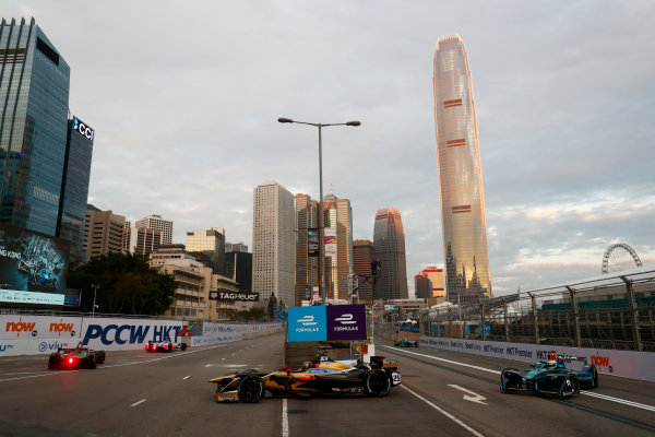 2017/2018 FIA Formula E Championship.
Round 1 - Hong Kong, China.
Saturday 02 December 2017.
Jean Eric Vergne (FRA), TECHEETAH, Renault Z.E. 17, leads Luca Filippi (ITA), NIO Formula E Team, NextEV NIO Sport 003.
Photo: Sam Bloxham/LAT/Formula E
ref: Digital Image _J6I3748