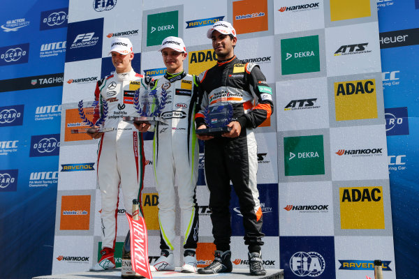 2017 FIA Formula 3 European Championship.
Round 2 - Monza, Italy.
Sunday 30 April 2017.
Podium: Race winner Callum Ilott, Prema Powerteam, Dallara F317 - Mercedes-Benz, second place Lando Norris, Carlin Dallara F317 - Volkswagen, third place Maximilian G?nther, Prema Powerteam Dallara F317 - Mercedes-Benz
World Copyright: James Gasperotti/LAT Images
ref: Digital Image _JG14908