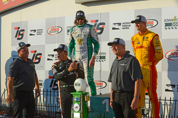 Verizon IndyCar Series
Iowa Corn 300
Iowa Speedway, Newton, IA USA
Sunday 9 July 2017
Winner Helio Castroneves, Team Penske Chevrolet, with JR Hildebrand, Ed Carpenter Racing Chevrolet (2nd) and Ryan Hunter-Reay, Andretti Autosport Honda (3rd).
World Copyright: F. Peirce Williams
LAT Images