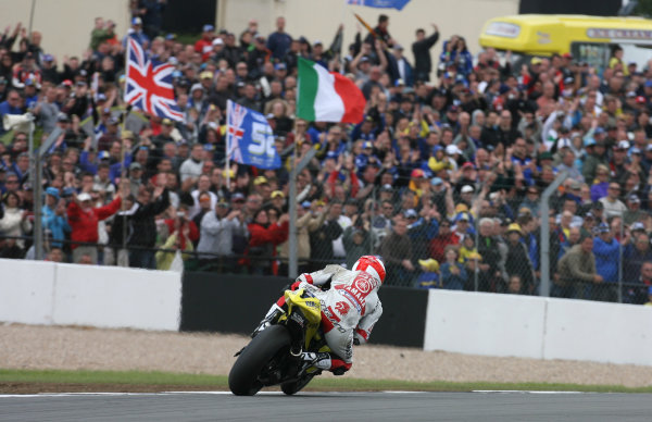 Donington Park, England. 22nd June 2008.
MotoGP Race.
James Toseland Tech 3 Yamaha is cheered on by his home fans after falling and remounting to continue in last place despite loosing a footrest in the first corner crash.
World Copyright: Martin Heath/ LAT Photographic
ref: Digital Image Donington Park, England. 22nd June 2008.
MotoGP Race.
James Toseland Tech 3 Yamaha is cheered on by his home fans after falling and remounting to continue in last place despite loosing a footrest in the first corner crash.
World Copyright: Martin Heath/ LAT Photographic
ref: Digital Image