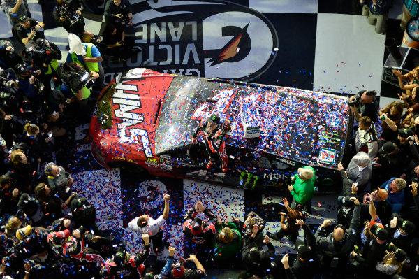 2017 NASCAR Monster Energy Cup - Daytona 500
Daytona International Speedway, Daytona Beach, FL USA
Sunday 26 February 2017
Kurt Busch, celebrates after winning the Daytona 500.
World Copyright: John K Harrelson / LAT Images
ref: Digital Image 17DAY2jh_08610