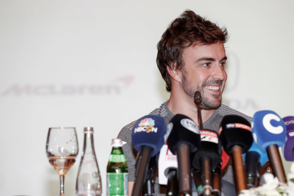 Bahrain International Circuit, Sakhir, Bahrain. 
Wednesday 12 April 2017.
Fernando Alonso announces his deal to race in the 2017 Indianapolis 500 in an Andretti Autosport run McLaren Honda car.
World Copyright: Glenn Dunbar/LAT Images
ref: Digital Image _31I6932