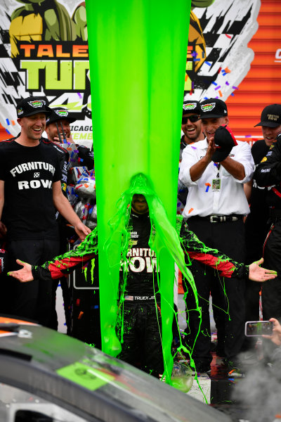 Monster Energy NASCAR Cup Series
Tales of the Turtles 400
Chicagoland Speedway, Joliet, IL USA
Sunday 17 September 2017
Martin Truex Jr, Furniture Row Racing, Furniture Row/Denver Mattress Toyota Camry celebrates in victory lane and gets slimed
World Copyright: Logan Whitton
LAT Images Monster Energy NASCAR Cup Series
Tales of the Turtles 400
Chicagoland Speedway, Joliet, IL USA
Sunday 17 September 2017
Martin Truex Jr, Furniture Row Racing, Furniture Row/Denver Mattress Toyota Camry celebrates in victory lane and gets slimed
World Copyright: Logan Whitton
LAT Images