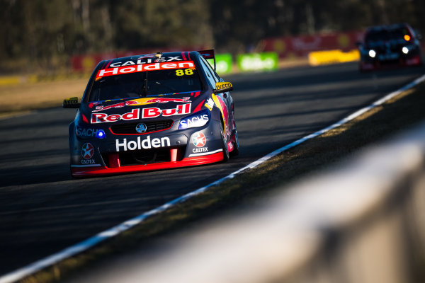 2017 Supercars Championship Round 8.
Ipswich SuperSprint, Queensland Raceway, Queensland, Australia.
Friday 28th July to Sunday 30th July 2017.
Jamie Whincup, Triple Eight Race Engineering Holden.
World Copyright: Daniel Kalisz/ LAT Images
Ref: Digital Image 280717_VASCR8_DKIMG_8387.jpg 2017 Supercars Championship Round 8.
Ipswich SuperSprint, Queensland Raceway, Queensland, Australia.
Friday 28th July to Sunday 30th July 2017.
Jamie Whincup, Triple Eight Race Engineering Holden.
World Copyright: Daniel Kalisz/ LAT Images
Ref: Digital Image 280717_VASCR8_DKIMG_8387.jpg