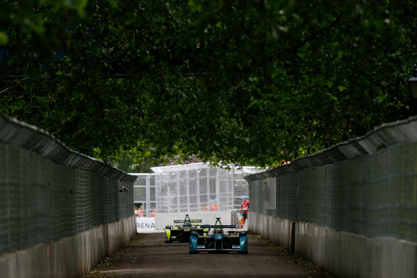 2014/2015 FIA Formula E Championship.
London ePrix, Battersea Park, London, United Kingdom.
Sunday 28 June 2015
Jarno Trulli (ITA)/Trulli Racing - Spark-Renault SRT_01E leads Nelson Piquet Jr (BRA)/China Racing - Spark-Renault SRT_01E
Photo: Zak Mauger/LAT/Formula E
ref: Digital Image _L0U9414 2014/2015 FIA Formula E Championship.
London ePrix, Battersea Park, London, United Kingdom.
Sunday 28 June 2015
Jarno Trulli (ITA)/Trulli Racing - Spark-Renault SRT_01E leads Nelson Piquet Jr (BRA)/China Racing - Spark-Renault SRT_01E
Photo: Zak Mauger/LAT/Formula E
ref: Digital Image _L0U9414