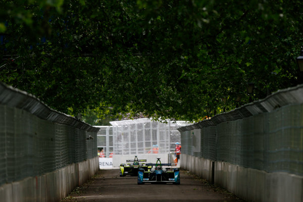 2014/2015 FIA Formula E Championship.
London ePrix, Battersea Park, London, United Kingdom.
Sunday 28 June 2015
Jarno Trulli (ITA)/Trulli Racing - Spark-Renault SRT_01E leads Nelson Piquet Jr (BRA)/China Racing - Spark-Renault SRT_01E 
Photo: Zak Mauger/LAT/Formula E
ref: Digital Image _L0U9414